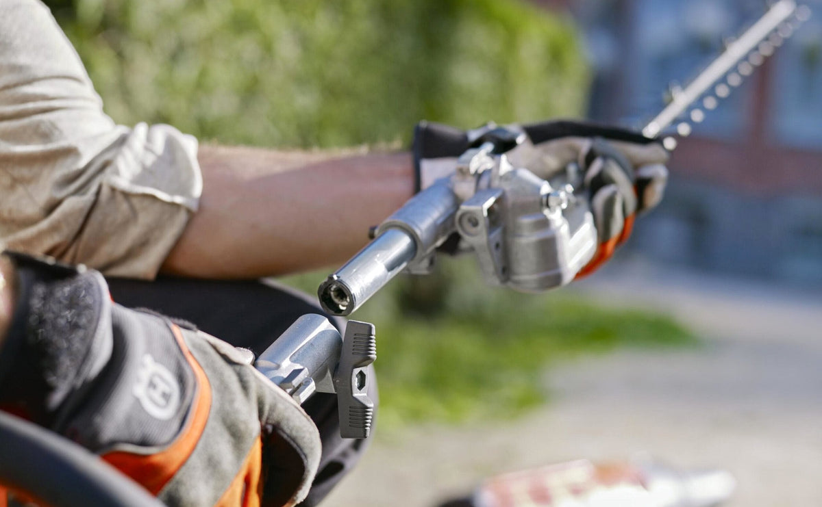 Husqvarna Straight Shaft Gas String Trimmer, 28-cc 2-Cycle, 20-in - 330LK 970545001