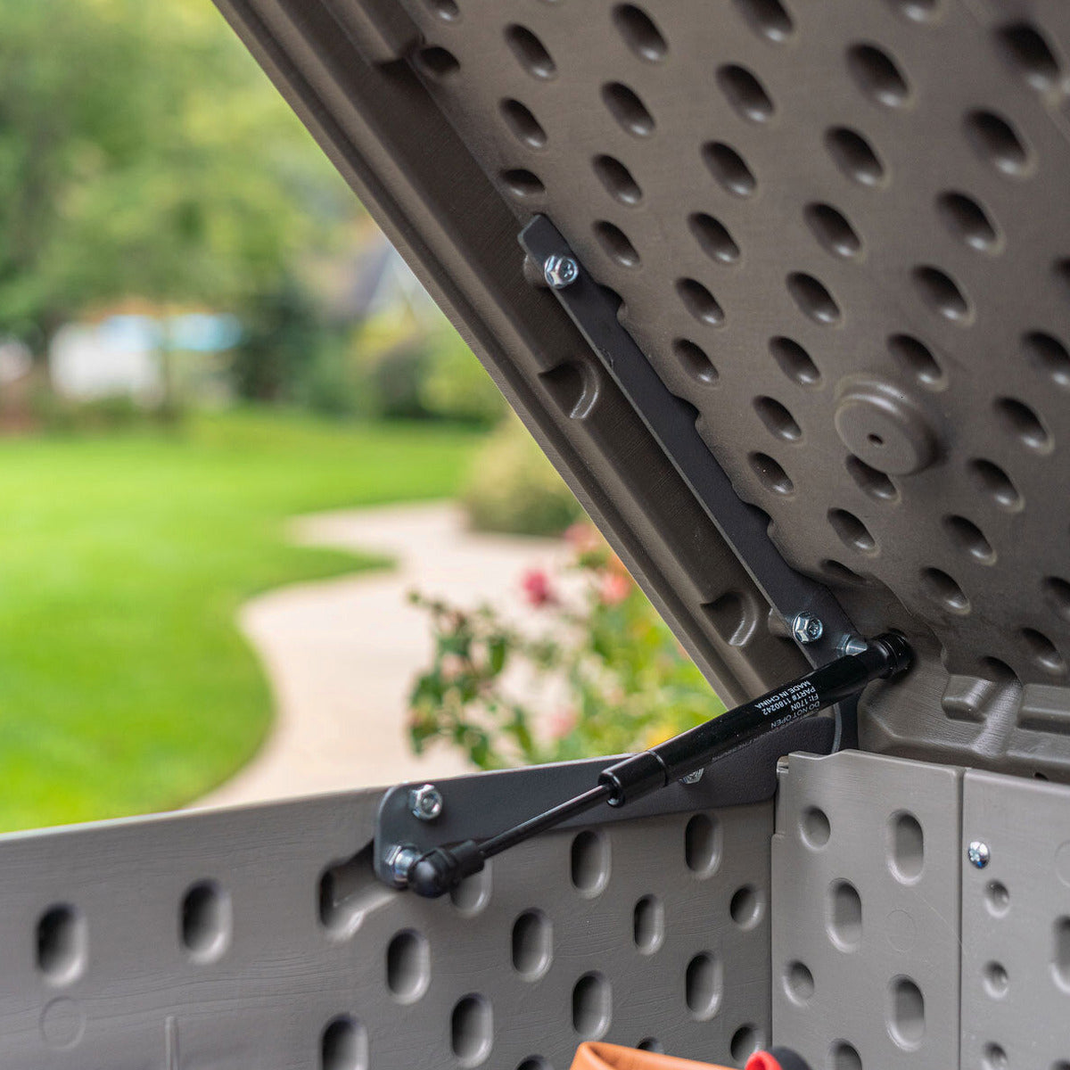Lifetime Modern Outdoor Storage Deck Box 568 Litre Grey - 60384U