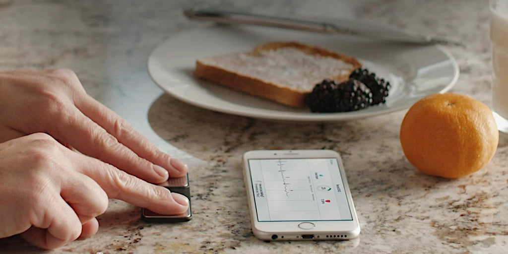 AliveCor KardiaMobile 6L Personal EKG Monitor, Black - KM-6L-E